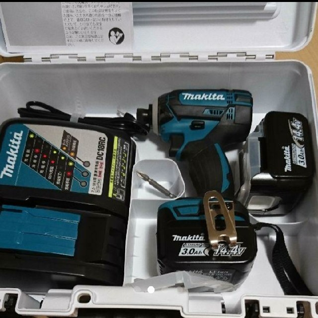 Makita(マキタ)のマキタインパクトドライバー TD138DRFX スポーツ/アウトドアの自転車(工具/メンテナンス)の商品写真