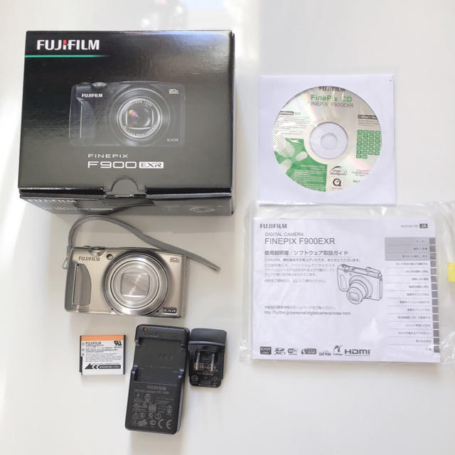 富士フイルム(フジフイルム)のFUJIFILM FINEPIX F900 EXR 美品 デジタルカメラ スマホ/家電/カメラのカメラ(コンパクトデジタルカメラ)の商品写真