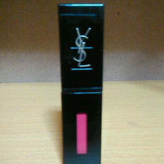 イヴサンローランボーテ(Yves Saint Laurent Beaute)のイヴサンローラン ルージュピュールクチュールヴェルニヴィニルクリーム410(口紅)