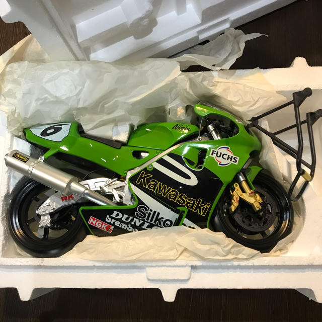 ⭐︎激レア出品⭐︎1/6スケール スペイン製 KAWASAKI ZX 7RR ⭐︎激レア出品⭐︎1/6スケール スペイン製 KAWASAKI ZX 7RR