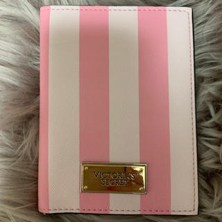 ヴィクトリアズシークレット(Victoria's Secret)のパスポートケース(旅行用品)