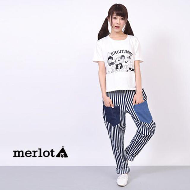 merlot(メルロー)のメルロー デニムポッケ テーパードパンツ レディースのパンツ(デニム/ジーンズ)の商品写真