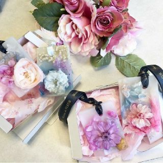 メゾンドフルール(Maison de FLEUR)のめろ様〘 新品・完売品〙《K》ショッパー付❤メゾンドフルール❤イニシャルチャーム(チャーム)