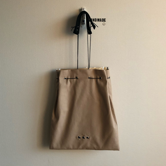 ハンドメイド  手提げバッグ  ベージュ ハンドメイドのファッション小物(バッグ)の商品写真