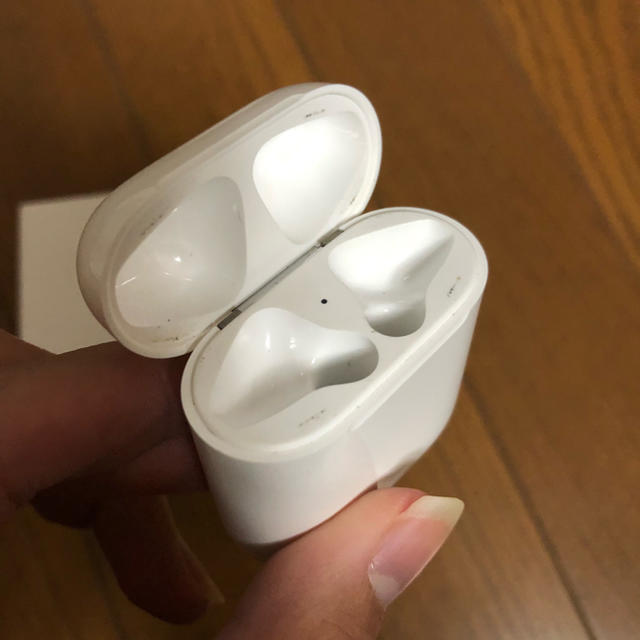 Apple(アップル)のairpods スマホ/家電/カメラのオーディオ機器(ヘッドフォン/イヤフォン)の商品写真