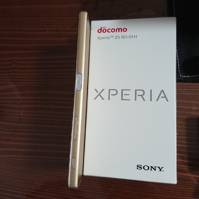 Xperia(エクスペリア)の【中古美品】docomo XPERIA Z5 SO-01H Gold スマホ/家電/カメラのスマートフォン/携帯電話(スマートフォン本体)の商品写真