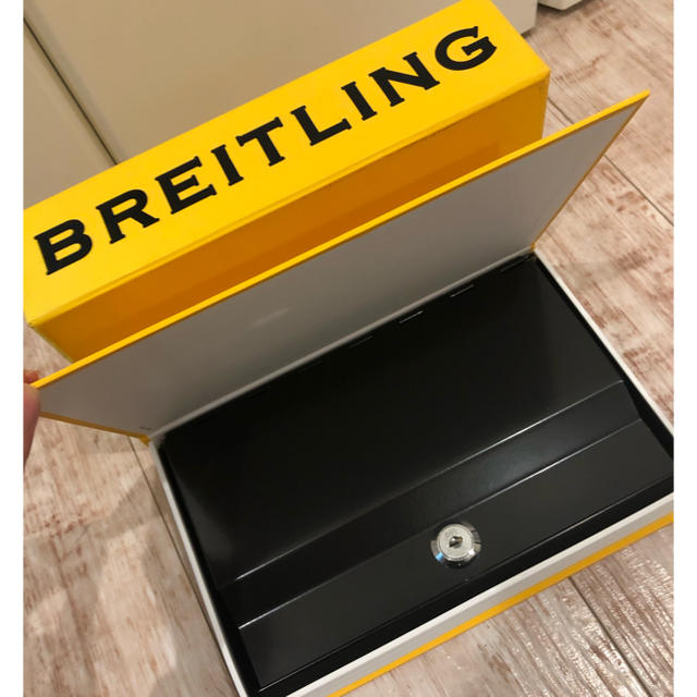 BREITLING(ブライトリング)のBREITLING✴︎本型セルフティーボックス インテリア/住まい/日用品の収納家具(ケース/ボックス)の商品写真