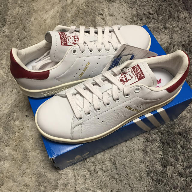 adidas(アディダス)のadidas スタンスミス 金ロゴ ワインレッド 新品 24cm レディースの靴/シューズ(スニーカー)の商品写真