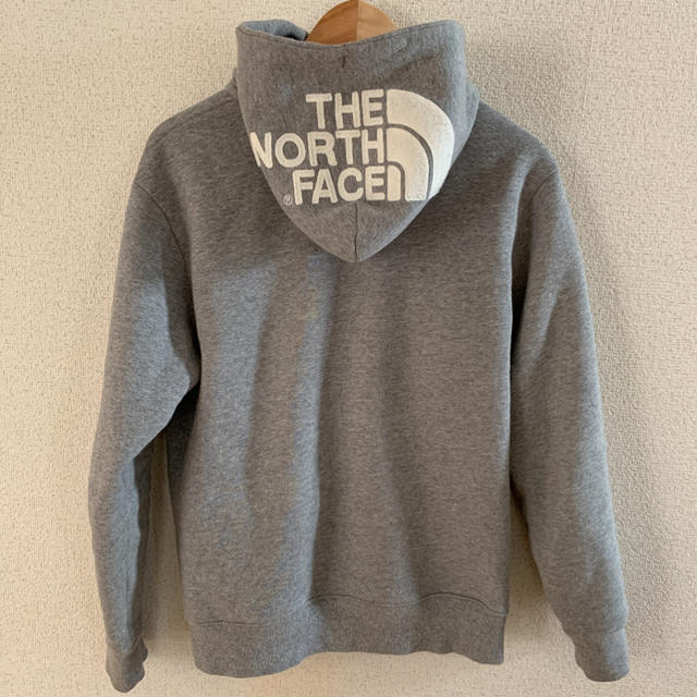 THE NORTH FACE(ザノースフェイス)のノースフェイス フード ロゴ パーカー メンズS メンズのトップス(パーカー)の商品写真