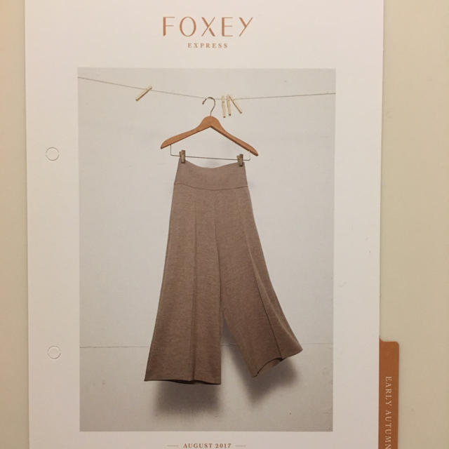 FOXEY(フォクシー)のご専用☆極美品☆FOXEY☆DM掲載完売☆グレースウールパンツ38☆ベージュ レディースのパンツ(カジュアルパンツ)の商品写真