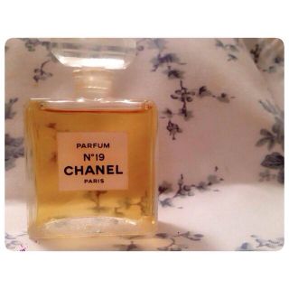 シャネル(CHANEL)のCHANEL NO19 香水(香水(女性用))