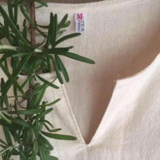 ムジルシリョウヒン(MUJI (無印良品))の【新品】【メンズ クルタシャツ】【藍染】【生成り】は少し厚手 サイズ【M】(Tシャツ/カットソー(半袖/袖なし))