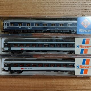 ご購入済み　ROCO社 SBB 客車　2両　動力なし（Ｎゲージ）(鉄道模型)