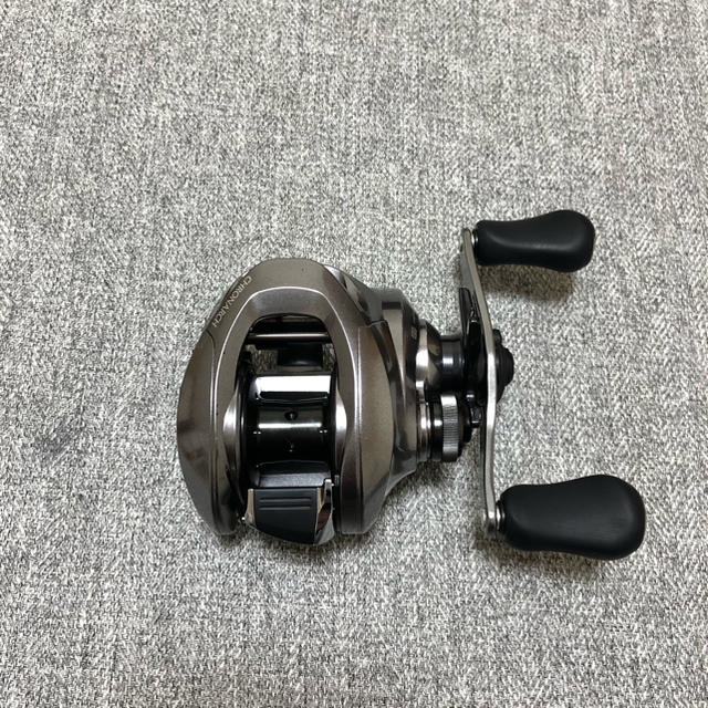 SHIMANO(シマノ)のシマノ クロナーク MGL ノーマルギア 美品 スポーツ/アウトドアのフィッシング(リール)の商品写真