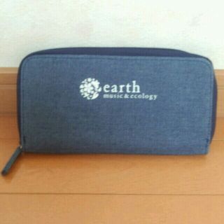 アースミュージックアンドエコロジー(earth music & ecology)のearth デニム長財布　少々難あり(財布)