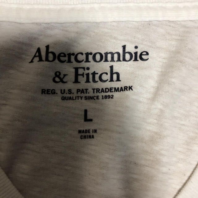 Abercrombie&Fitch(アバクロンビーアンドフィッチ)のAbercrombie & Fitch Vネック メンズのトップス(Tシャツ/カットソー(半袖/袖なし))の商品写真