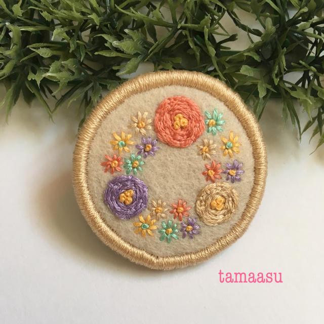 176.お花の刺繍ブローチ✴︎受注製作