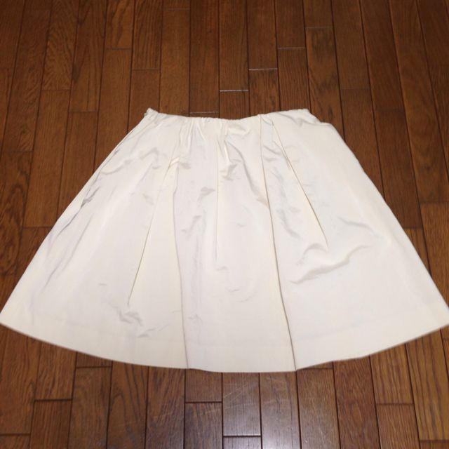 TOMORROWLAND(トゥモローランド)のマカフィー ホワイトフレアスカート レディースのスカート(ひざ丈スカート)の商品写真