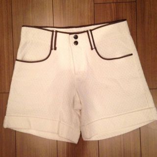 ダブルスタンダードクロージング(DOUBLE STANDARD CLOTHING)のオフホワイト ショートパンツ(ショートパンツ)