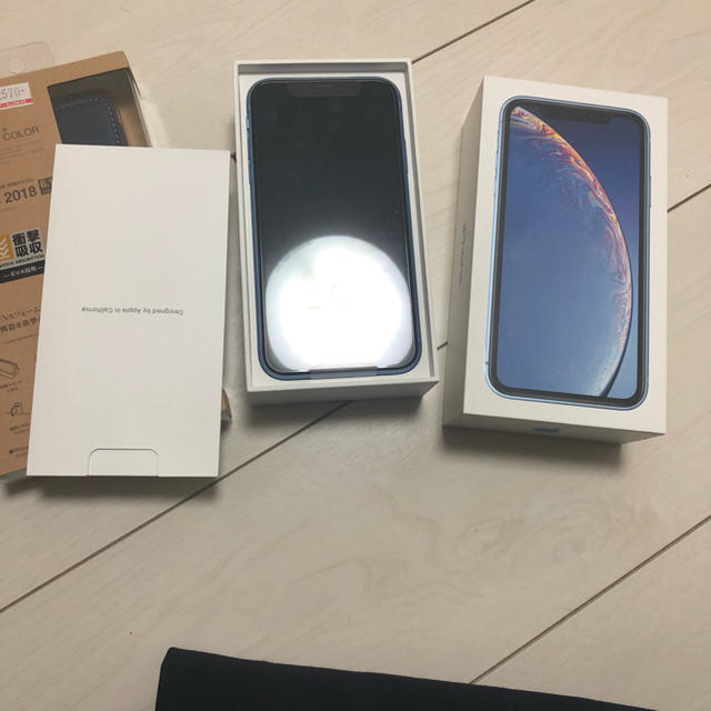 docomo iPhone XR  64GB ガラスフィルムと手帳ケース付き