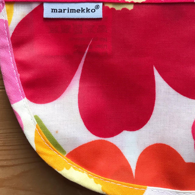 marimekko(マリメッコ)のマリメッコ お食事スタイ キッズ/ベビー/マタニティの授乳/お食事用品(お食事エプロン)の商品写真