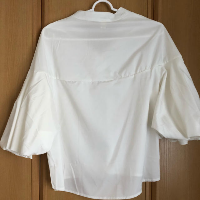 白ブラウスバルーン袖 レディースのトップス(シャツ/ブラウス(長袖/七分))の商品写真