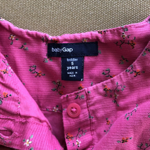 babyGAP(ベビーギャップ)のbaby Gap☆小花柄ワンピース☆１１０ キッズ/ベビー/マタニティのキッズ服女の子用(90cm~)(ワンピース)の商品写真