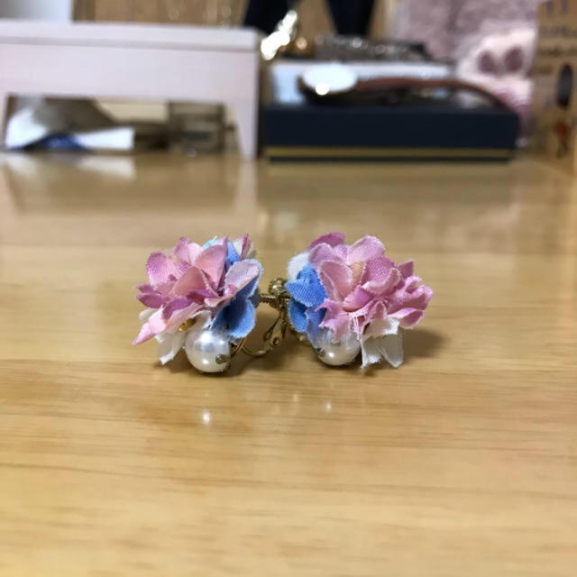 passage mignon(パサージュミニョン)のフラワーパールイヤリング レディースのアクセサリー(イヤリング)の商品写真