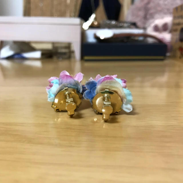 passage mignon(パサージュミニョン)のフラワーパールイヤリング レディースのアクセサリー(イヤリング)の商品写真