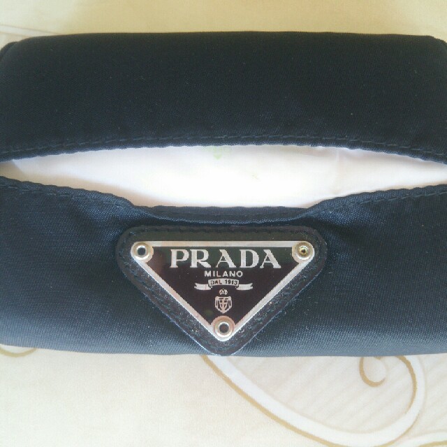 PRADA(プラダ)のPRADAプラダティッシュケース レディースのファッション小物(その他)の商品写真