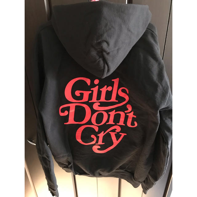 BEAMS(ビームス)のGirls Don't Cry 424 コラボフーディー メンズのトップス(パーカー)の商品写真