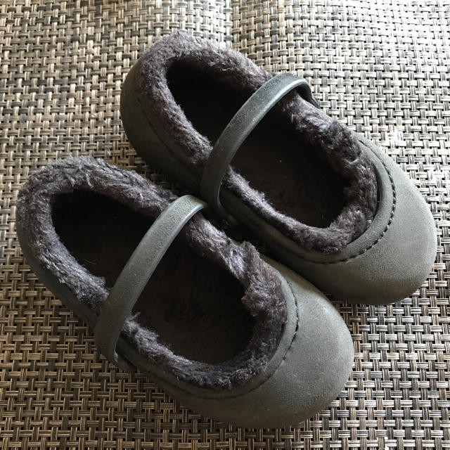 crocs(クロックス)のクロックス ボアサンダル ブラック キッズ/ベビー/マタニティのベビー靴/シューズ(~14cm)(サンダル)の商品写真