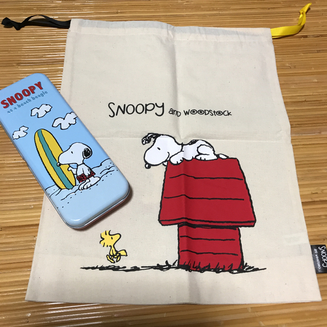 Peanuts 新品未使用 スヌーピー缶ペンケース 布袋セットの通販 By Open Milkey S Shop ピーナッツならラクマ