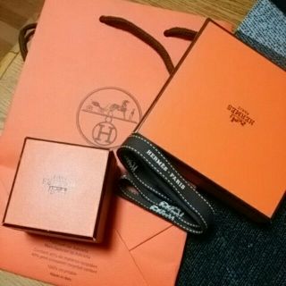 エルメス(Hermes)のエルメス、紙箱ギフトケース、ピアスとアクセサリ一用2個オレンジ(その他)