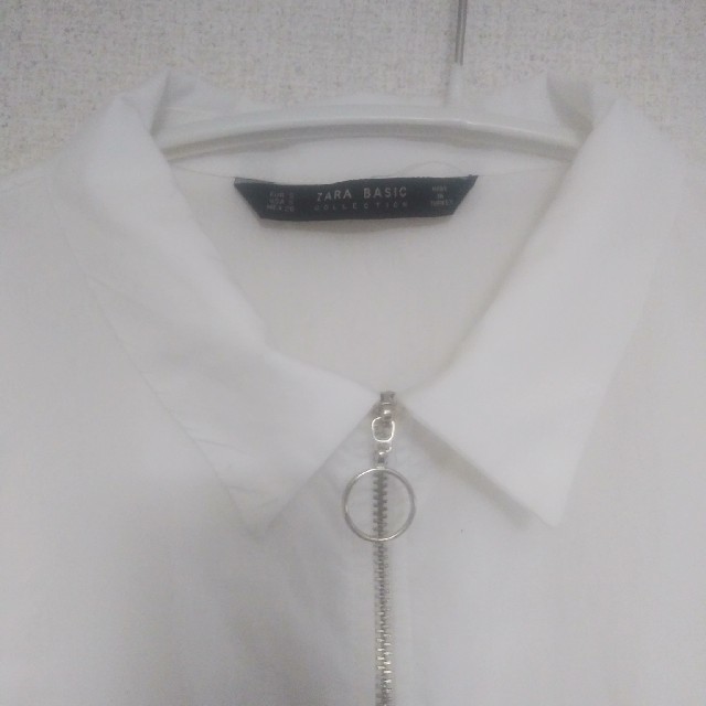 ZARA(ザラ)のZARA　ジッパー　シャツ　白 レディースのトップス(シャツ/ブラウス(長袖/七分))の商品写真