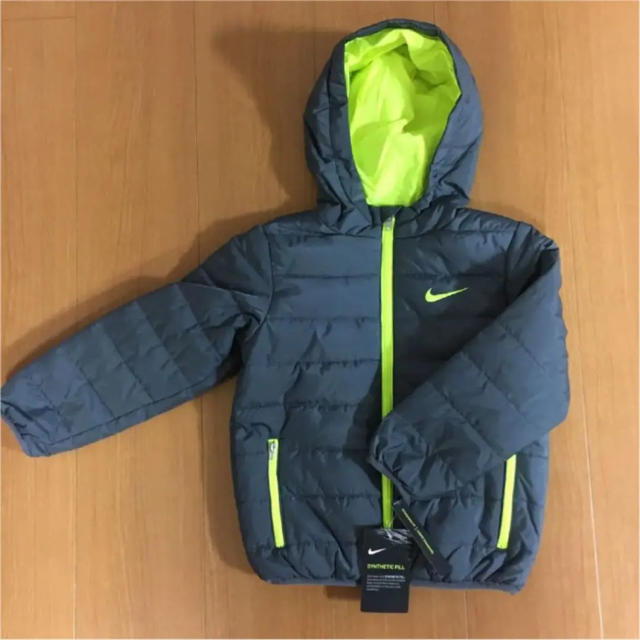 NIKE(ナイキ)のタグ付き ナイキ 中綿ジャケット キッズ/ベビー/マタニティのキッズ服男の子用(90cm~)(ジャケット/上着)の商品写真