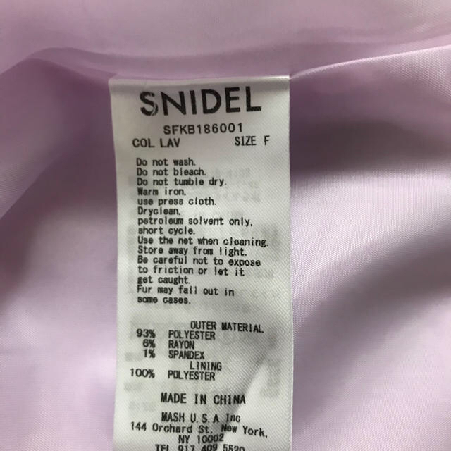 SNIDEL(スナイデル)のスナイデル  コートとクチュールブローチのブラウス レディースのジャケット/アウター(ロングコート)の商品写真