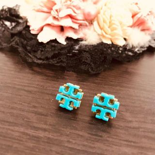 トリーバーチ(Tory Burch)の美品 TORY BURCH トリーバーチ ロゴ ピアス ブルー(ピアス)