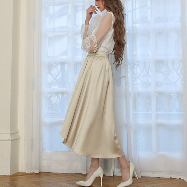 EmiriaWiz(エミリアウィズ)のエミリアウィズ バックテールサテンスカート レディースのスカート(ひざ丈スカート)の商品写真