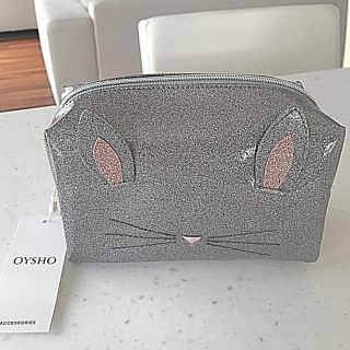 エイソス(asos)の新品•タグ付 日本未入荷OYSHO キラキラうさぎポーチ🐰(ポーチ)