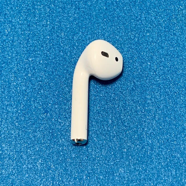 Apple(アップル)の純正 Apple AirPod 左耳 スマホ/家電/カメラのオーディオ機器(ヘッドフォン/イヤフォン)の商品写真