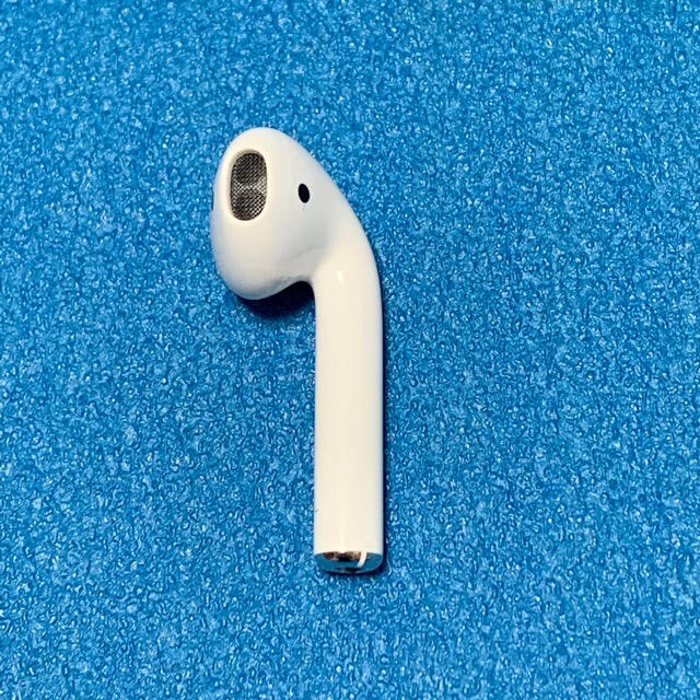 Apple(アップル)の純正 Apple AirPod 左耳 スマホ/家電/カメラのオーディオ機器(ヘッドフォン/イヤフォン)の商品写真