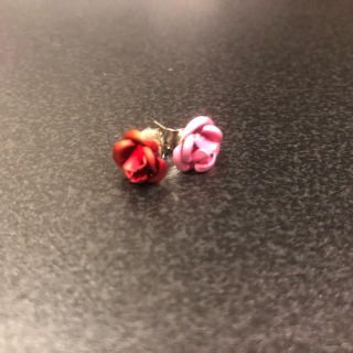 ピンクと赤の薔薇のピアス(ピアス)