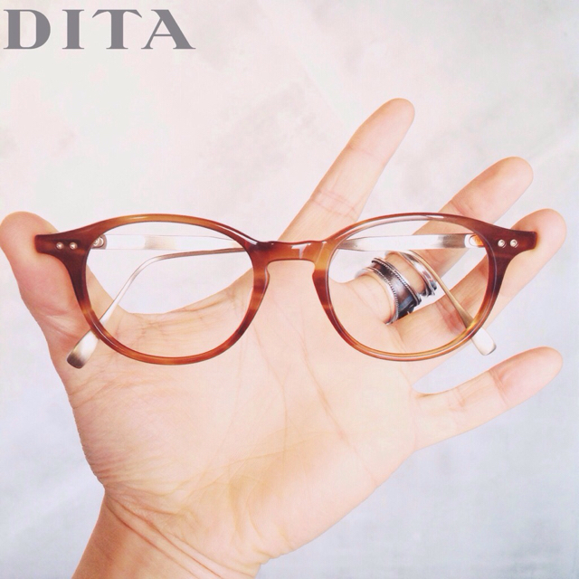 DITA(ディータ)のDITA / ディータ ASH新色 メープルブラウン チタン製彫金ボストンメガネ レディースのファッション小物(サングラス/メガネ)の商品写真