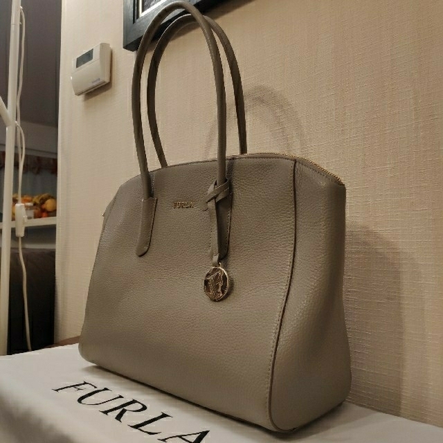 Furla(フルラ)の【Rose様専用！】フルラ　トートバッグ　グレージュ レディースのバッグ(トートバッグ)の商品写真