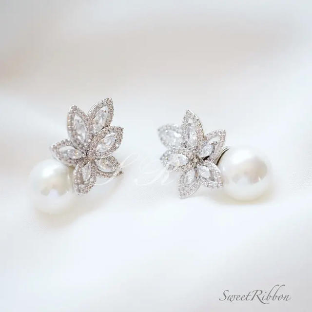 Vera Wang(ヴェラウォン)のSweet Ribbon ブライダルイヤリング レディースのアクセサリー(イヤリング)の商品写真