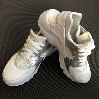 ナイキ(NIKE)のナイキ ハラチ ラン WHITE/METALLIC SILVER (スニーカー)