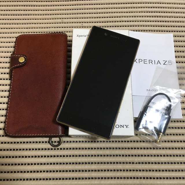 Xperia(エクスペリア)のXperia Z5 ゴールド 美品  栃木レザーケース付き スマホ/家電/カメラのスマートフォン/携帯電話(スマートフォン本体)の商品写真