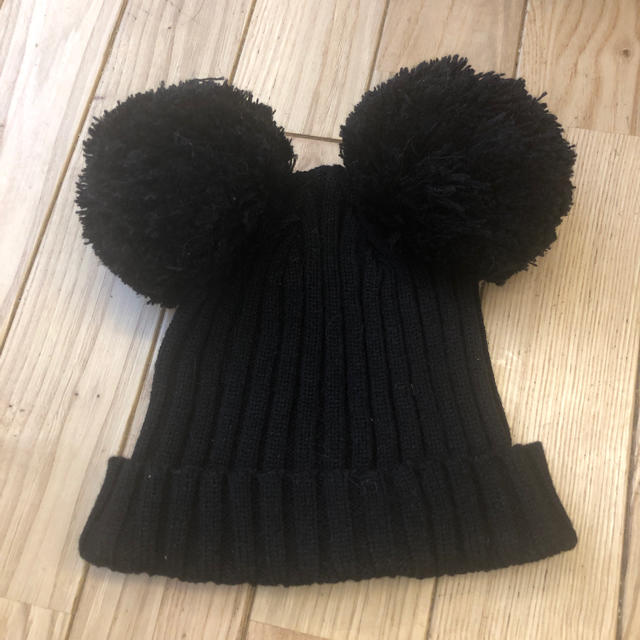 Disney(ディズニー)のディズニーランド 黒のニット帽 エンタメ/ホビーのおもちゃ/ぬいぐるみ(キャラクターグッズ)の商品写真