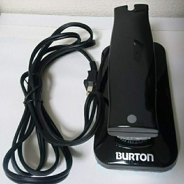 BURTON(バートン)の送料込み！BURTON アイロン 海外でも使用できます！ スポーツ/アウトドアのスノーボード(その他)の商品写真